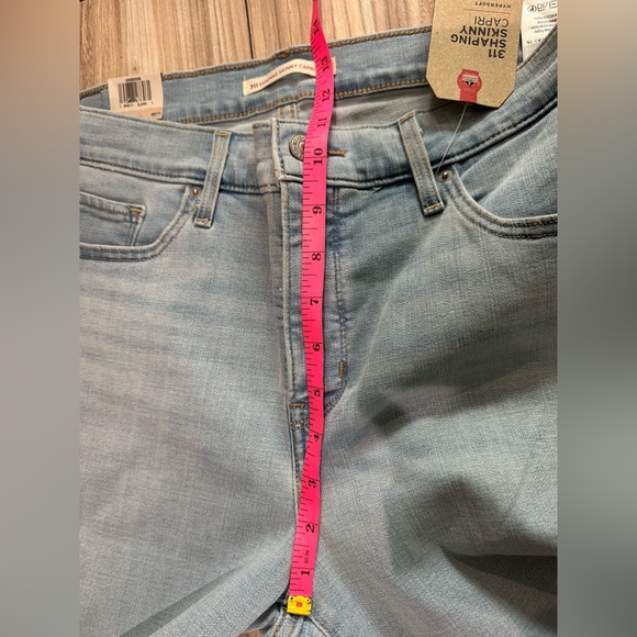 NWT Levi's 311 Jeans Size 33 Womens Shaping Skinny Capri Light Wash Blue Denim - Picture 9 of 11